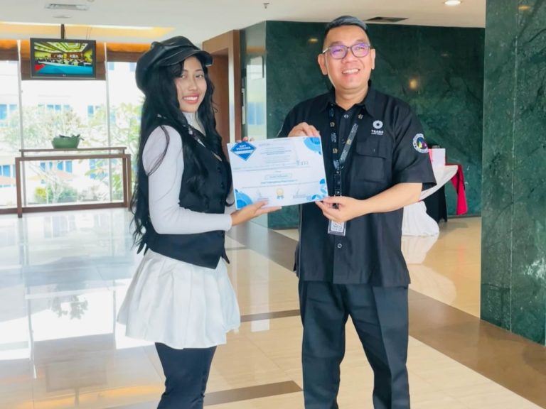 Ratu Balqis Cinta Alfina Mahasiswa Bisnis Digital FEBM UMRAH Raih Juara Terfavorit Dalam Ajang Photo Contest 1.0 Aston Tanjungpinang