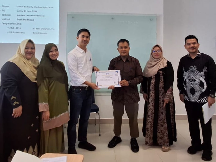 Kuliah Dosen Praktisi Pengantar Ekonomi Makro Hadirkan Tim Pengajar Bank Indonesia Perwakilan Kepulauan Riau