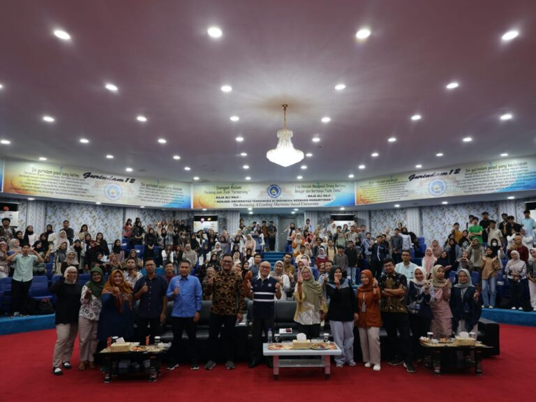 FEBM UMRAH Gelar Kuliah Umum Internasional Bersama Dr. Mazli Harun dari Universiti Malaysia Terengganu