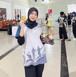 Prestasi Gemilang, Annisa Juhari Mahasiswa Manajemen FEBM UMRAH Raih Double Winner di Kejuaraan Pencak Silat Piala Wali Kota 2026