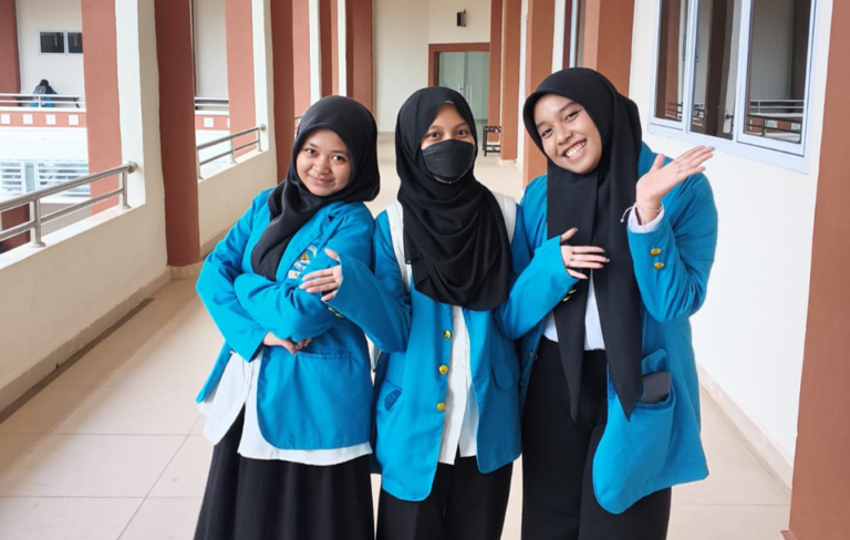 Kolaborasi Bisnis Digital dan IT, Langkah Nyata Mahasiswa FEBM UMRAH Berdayakan UMKM Lewat Solusi Digital