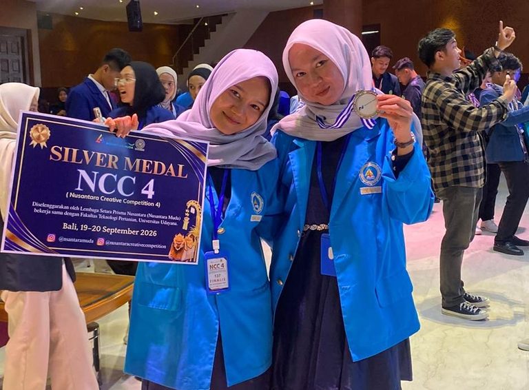 Soroti Isu Ekonomi Kerakyatan , Anisa Laili Ramadani dan Holistia Dirti Raih Juara 2 Lomba Esai Nasional di Bali